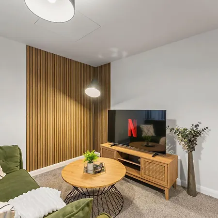 Modern Getaway - Close To The Centre Apartment *