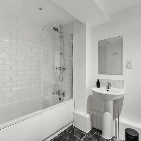 Modern Getaway - Close To The Centre Apartment
