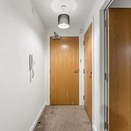 Modern Getaway - Close To The Centre